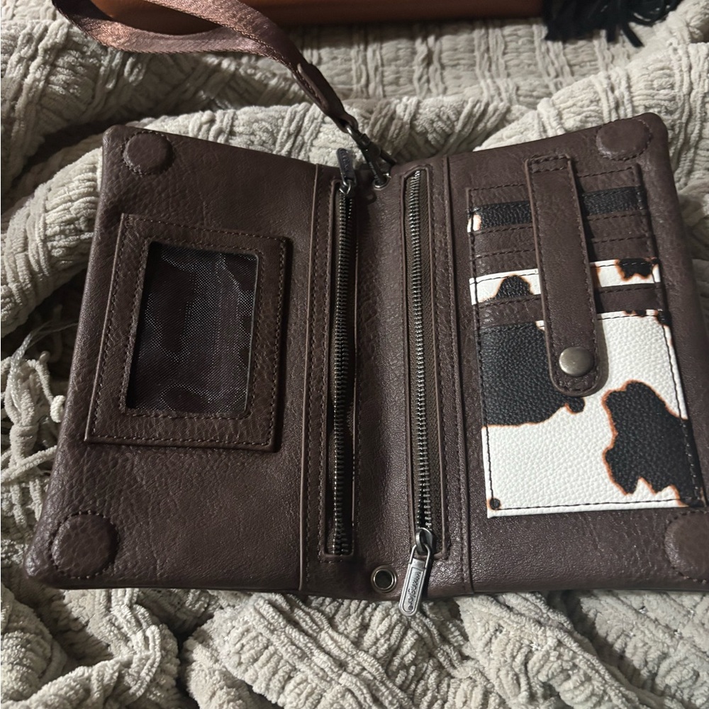 Wrangler Dark Brown Leather Wristlet/crossbody - Picture 5 of 7